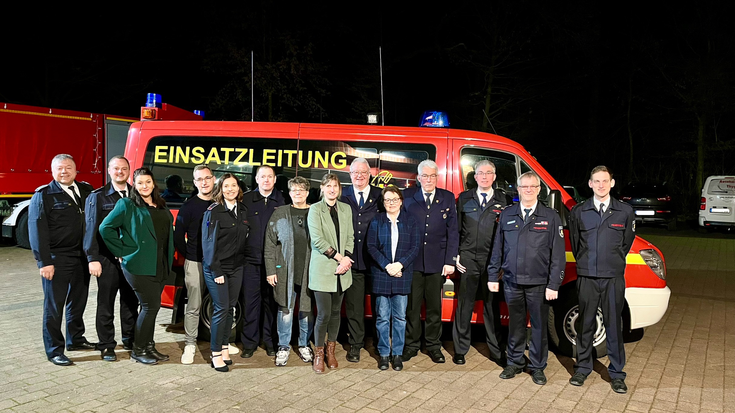 Die geehrten und beförderten des Löschzuges Nordkirchen zusammen mit der Feuerwehrleitung und den Löschzugführern.